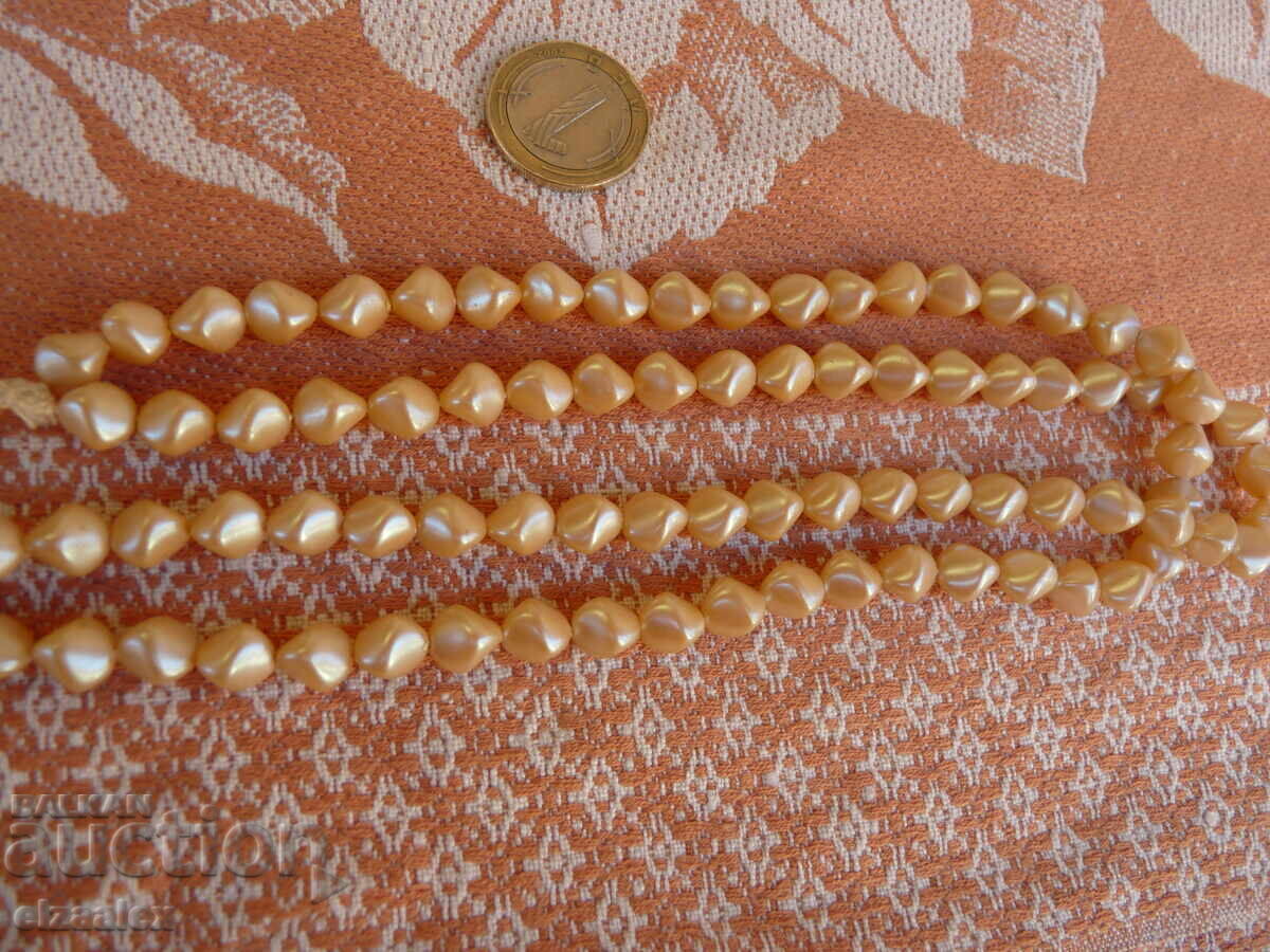 Old mother-of-pearl necklace Old mother-of-pearl necklace