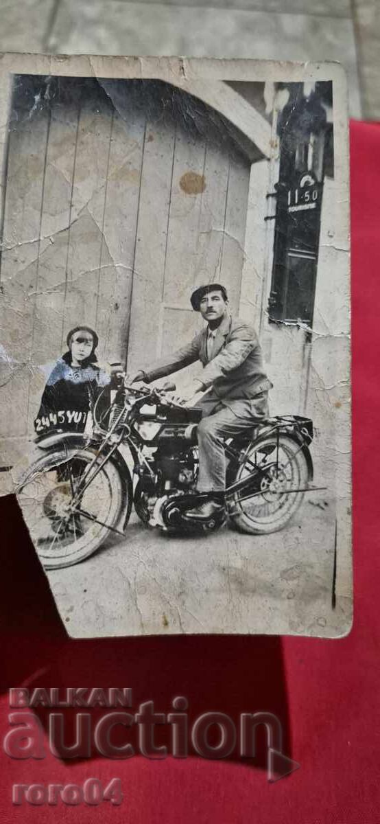 FOTOGRAFIE VECHE - MOTOR - 1930 cu preț 9.99 BGN | € 5.11 FOTOGRAFIE VECHE - MOTOR - 1930 cu preț 9.99 BGN | € 5.11