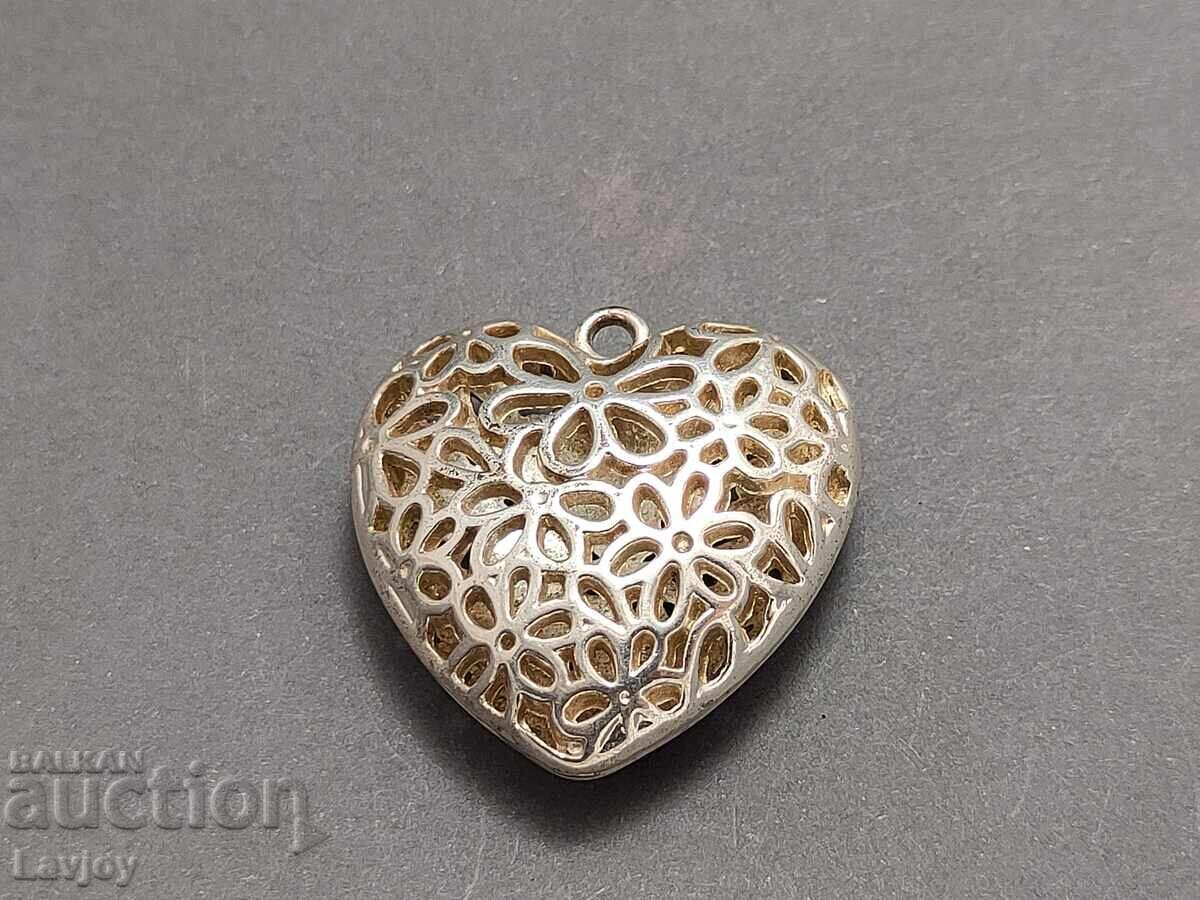 Delivery of Silver-plated large openwork heart
