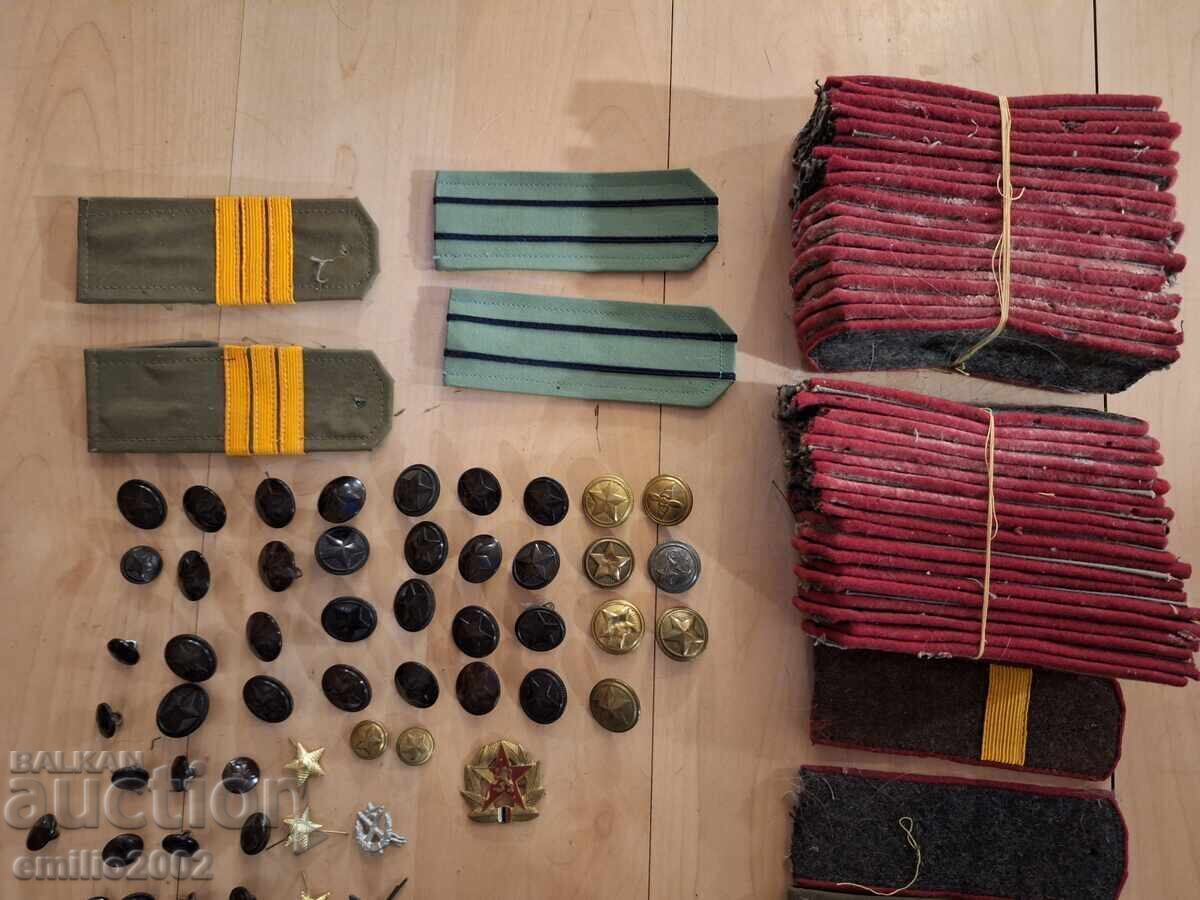 Военни знаци пагони копчета с цена € 7.16 | 14.00 лв.