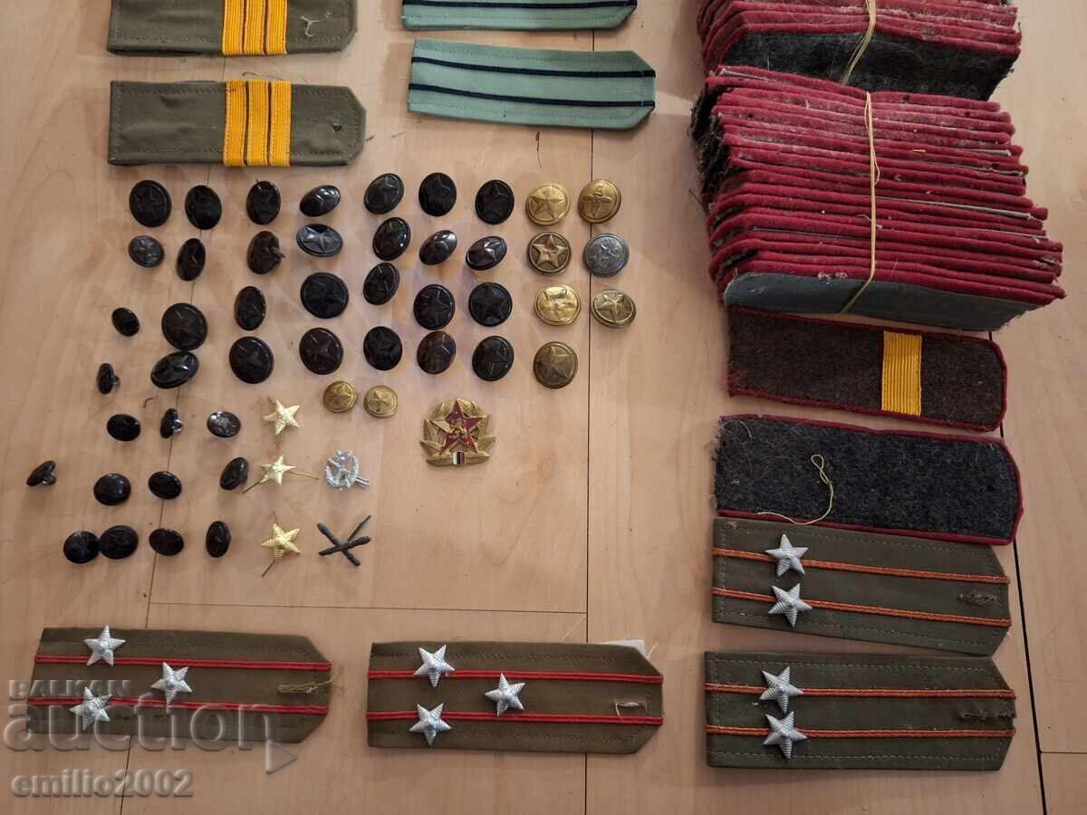 Аукцион Военни знаци пагони копчета