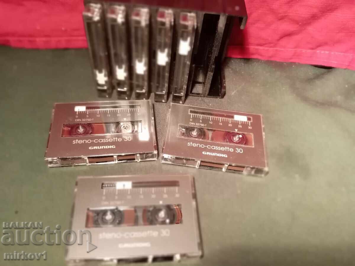 Осем репортерски стенo касетки Grundig с цена € 10.23 | 20.01 лв. Осем репортерски стенo касетки Grundig с цена € 10.23 | 20.01 лв.