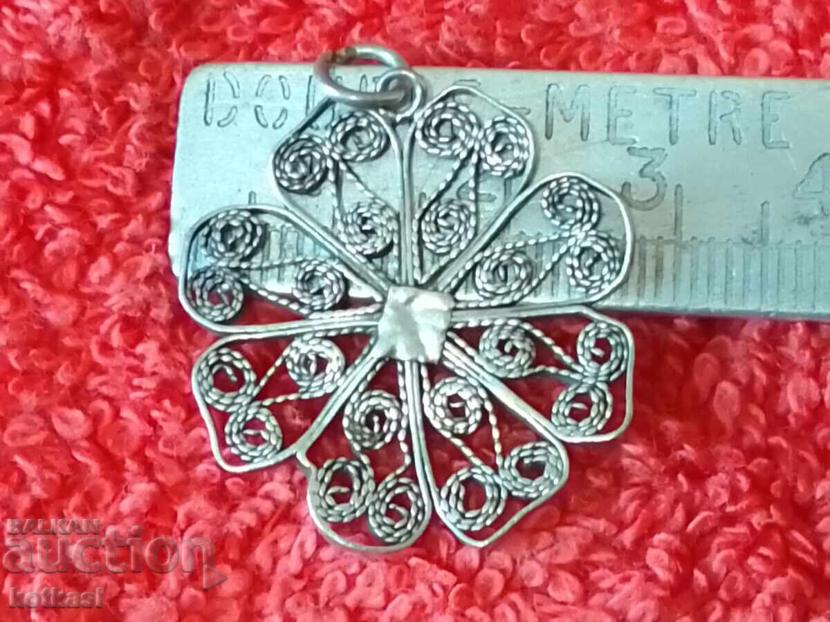 Παλιό μενταγιόν από ασημί φιλιγκράν με τιμή 45.50 BGN | € 23.26 Παλιό μενταγιόν από ασημί φιλιγκράν με τιμή 45.50 BGN | € 23.26