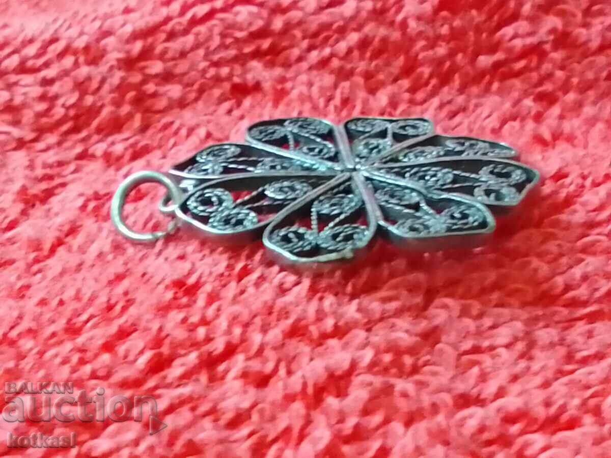 Δημοπρασία Παλιό μενταγιόν από ασημί φιλιγκράν Δημοπρασία Παλιό μενταγιόν από ασημί φιλιγκράν