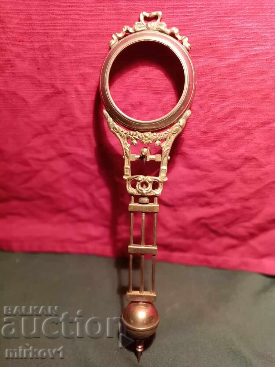 Рамо от атрактивен антикварен клатещ се часовник Рамо от атрактивен антикварен клатещ се часовник