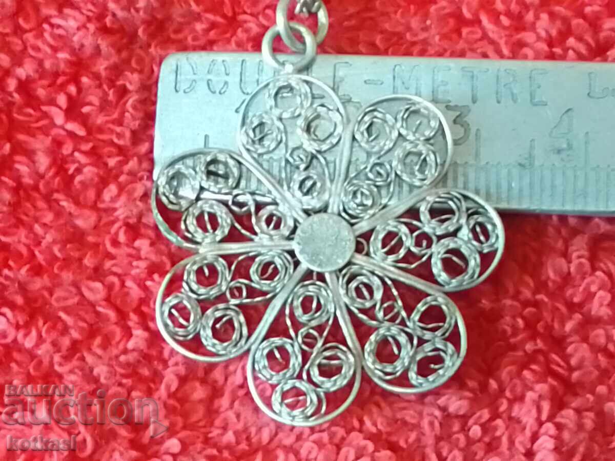 Стара сребърна висулка филигран с гердан с цена € 43.72 | 85.51 лв.