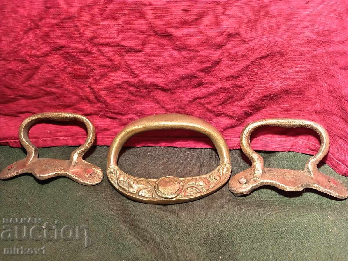 Аукцион Четири часовника за определено време и три бронзови дръжки Аукцион Четири часовника за определено време и три бронзови дръжки