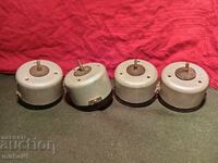 Τέσσερα ρολόγια για συγκεκριμένο χρονικό διάστημα και τρία μπρούτζινα χερούλια