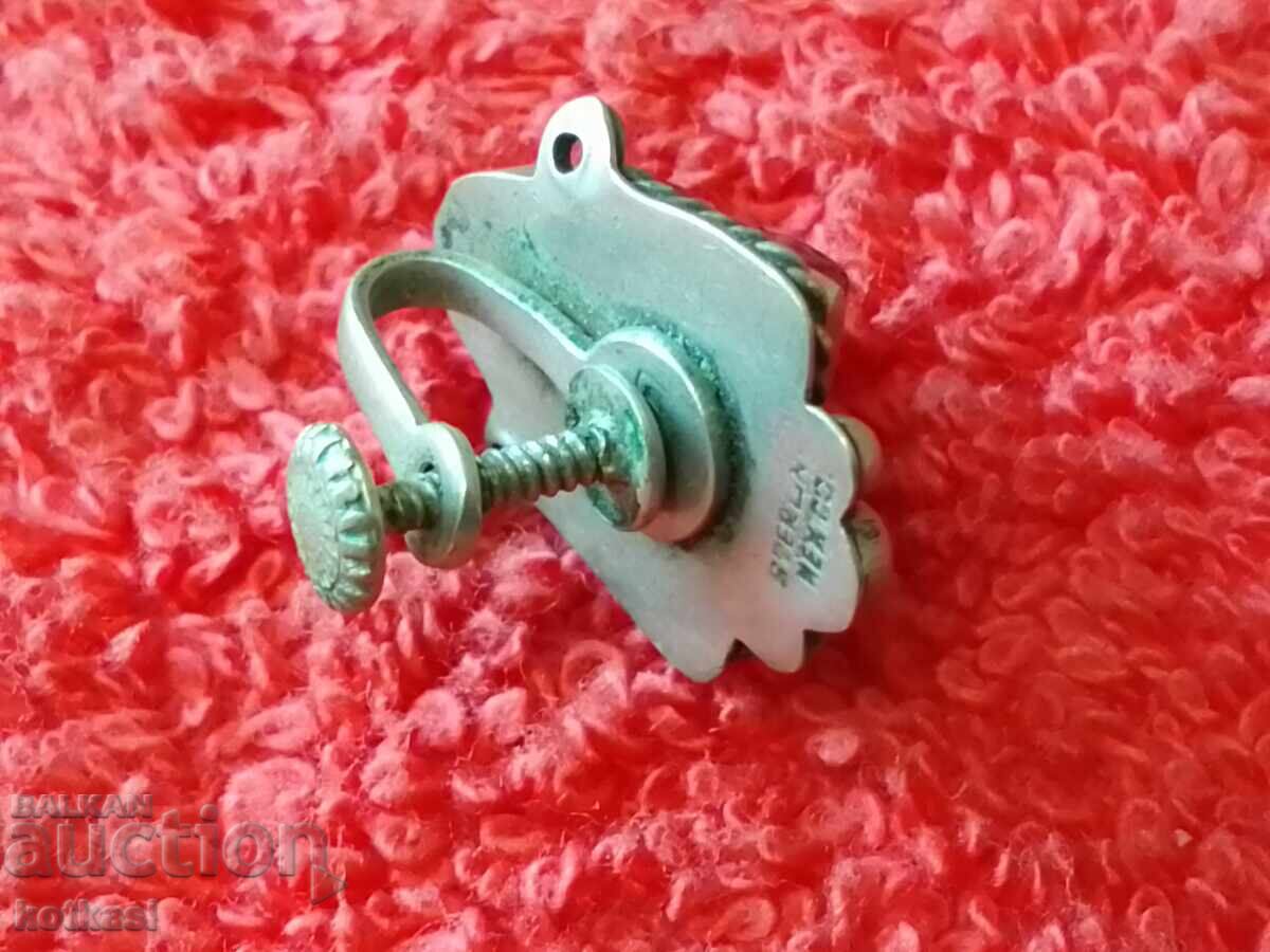 Доставка на Стара единична сребърна обица с полускъпоценен камък Доставка на Стара единична сребърна обица с полускъпоценен камък