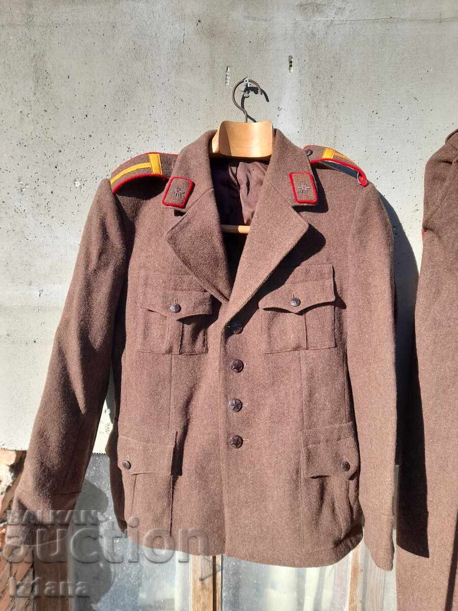 Παλιά στρατιωτική στολή, Πλυντήριο ρούχων, Πλυντήρια με τιμή € 102.26 | 200.00 BGN Παλιά στρατιωτική στολή, Πλυντήριο ρούχων, Πλυντήρια με τιμή € 102.26 | 200.00 BGN