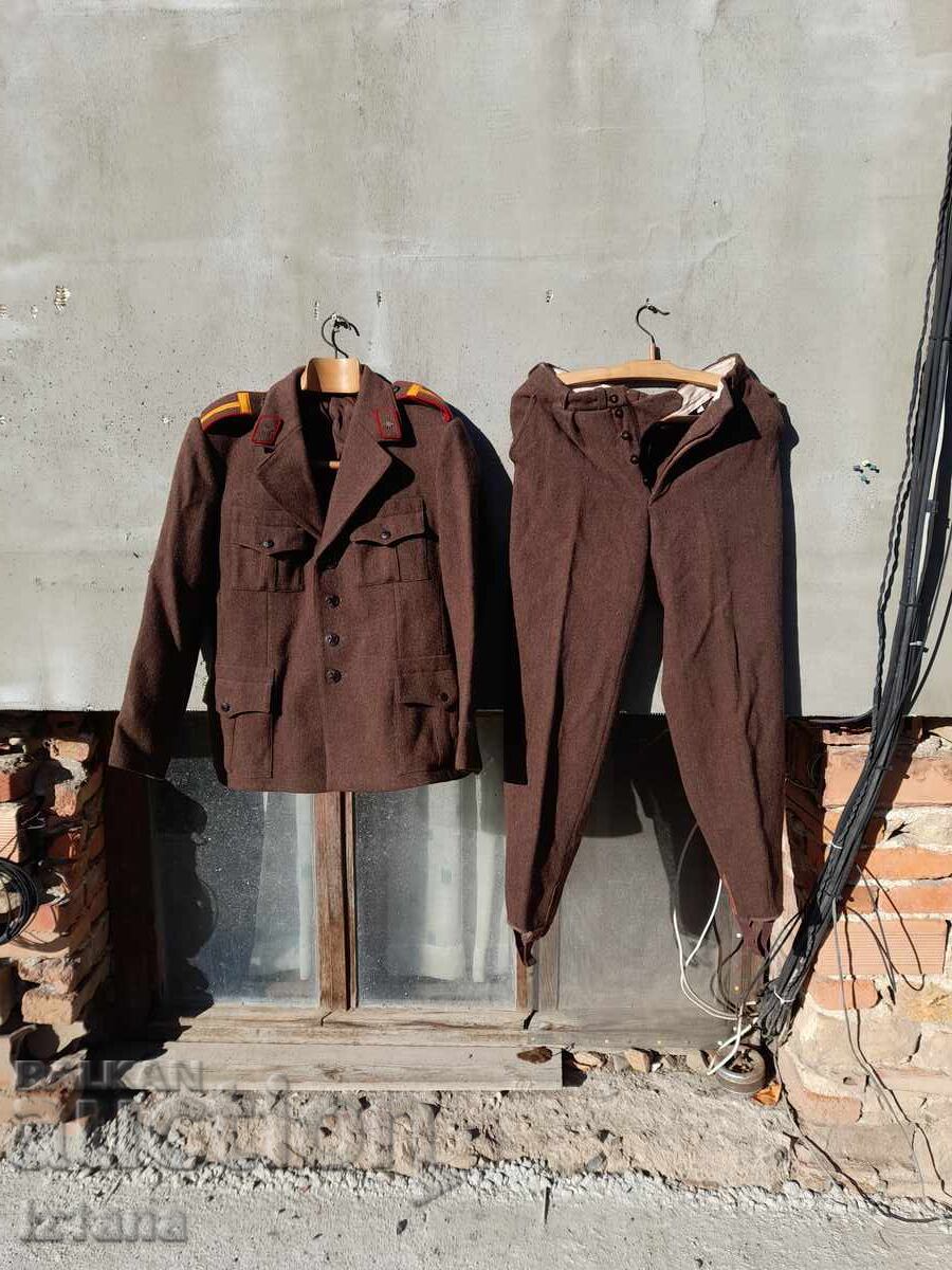 Παλιά στρατιωτική στολή, Πλυντήριο ρούχων, Πλυντήρια Παλιά στρατιωτική στολή, Πλυντήριο ρούχων, Πλυντήρια