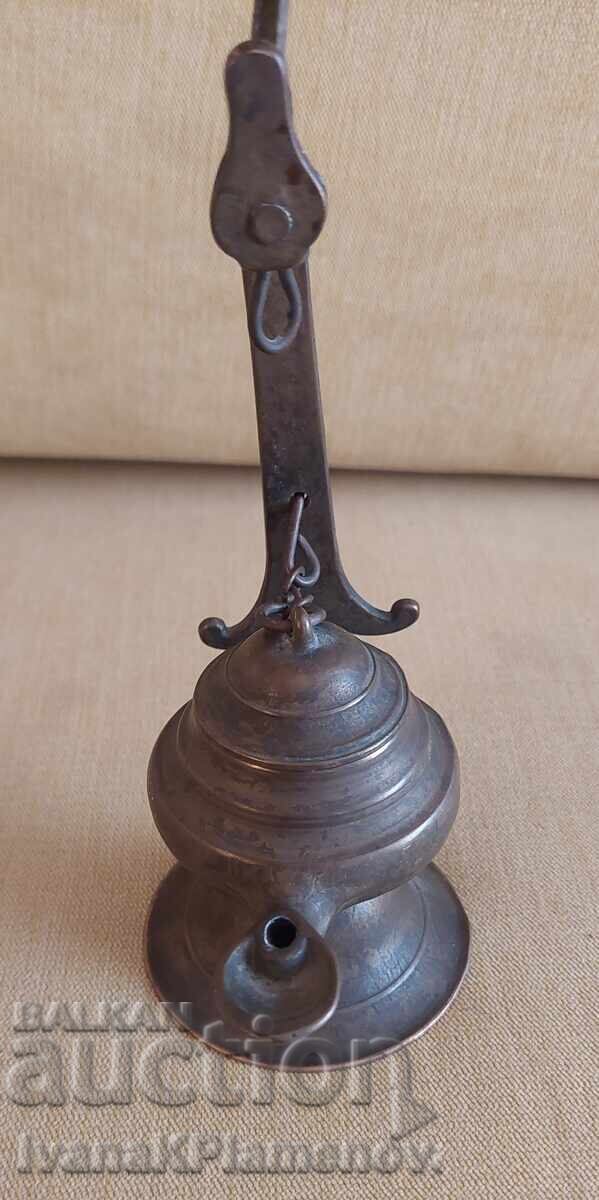 Παράδοση Λάμπα πετρελαίου ορείχαλκου ρετρό για συλλέκτες Παράδοση Λάμπα πετρελαίου ορείχαλκου ρετρό για συλλέκτες