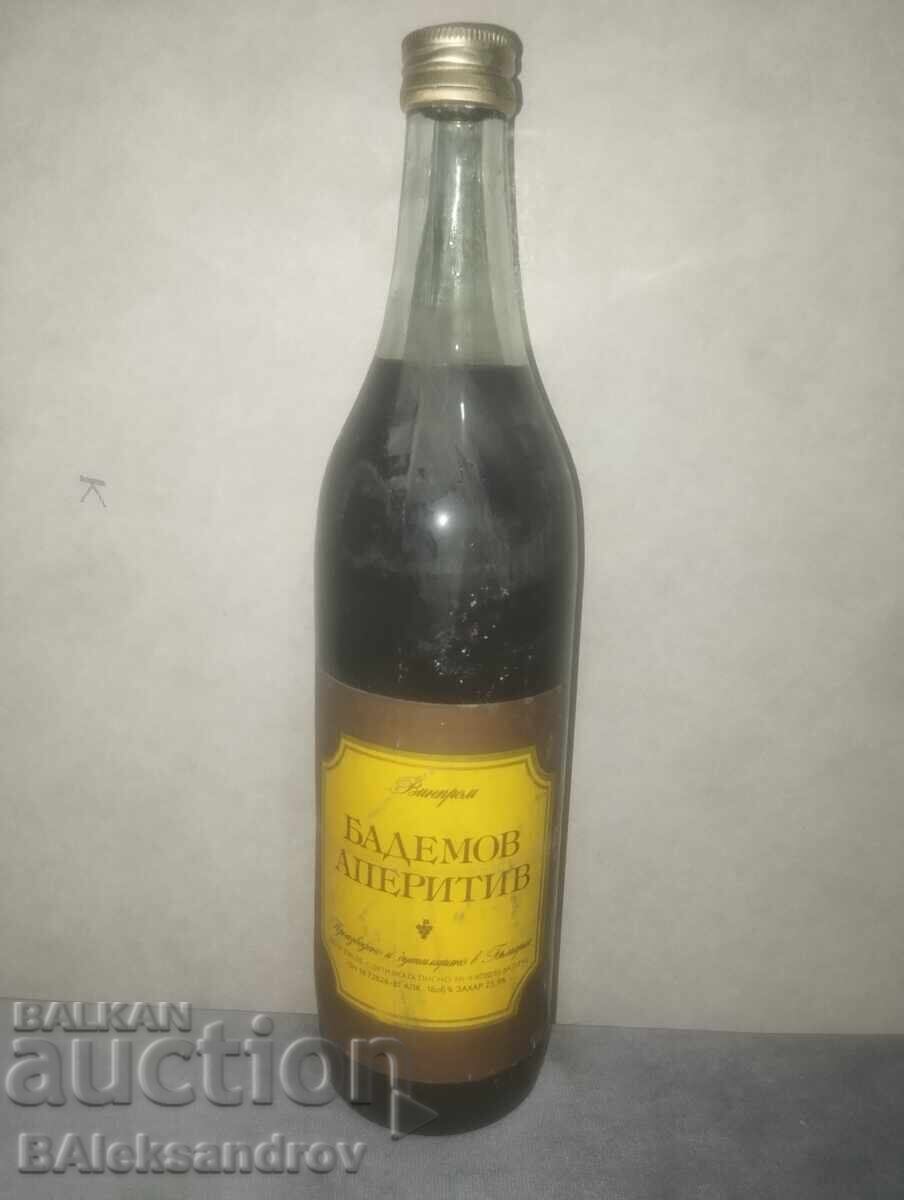 Sticlă de aperitiv de migdale pentru colecție