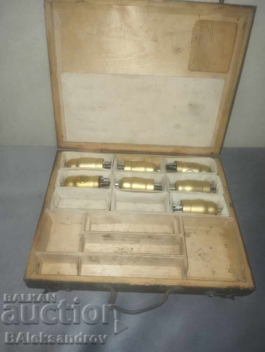 Lămpi radio într-o valiză de lemn cu preț € 36.80 | 71.97 BGN