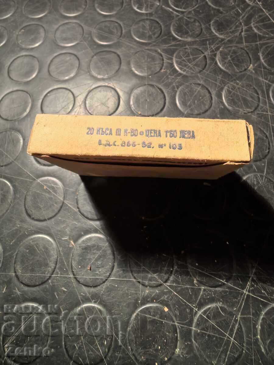 Livrarea Cutie veche de țigări UDARNIK-cert Livrarea Cutie veche de țigări UDARNIK-cert