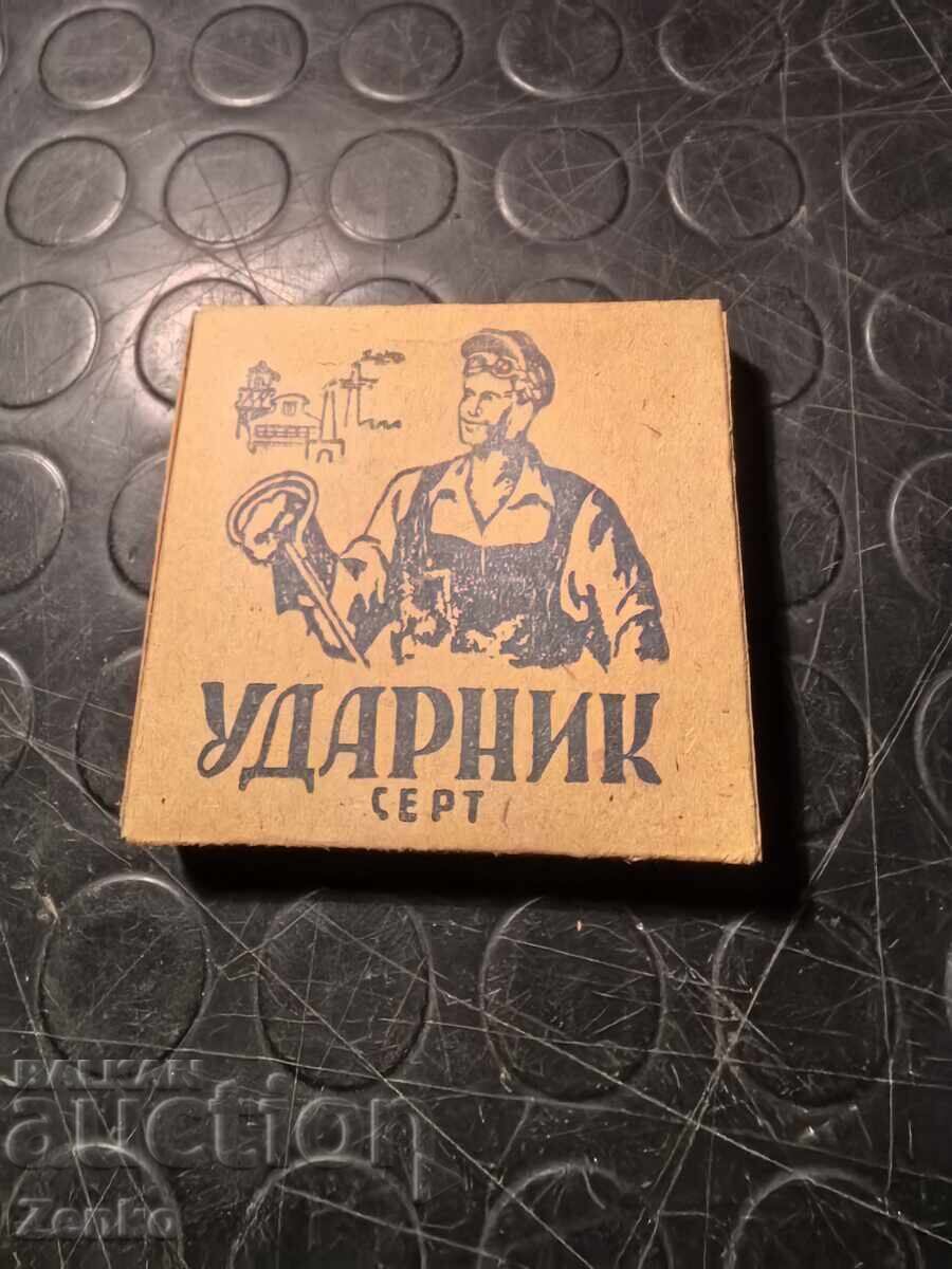 Cutie veche de țigări UDARNIK-cert Cutie veche de țigări UDARNIK-cert