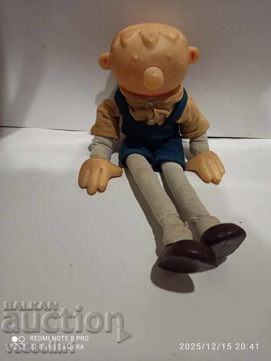 Οι τρεις ανόητοι του Ντόνιο Ντόνεφ, παλιά κούκλα