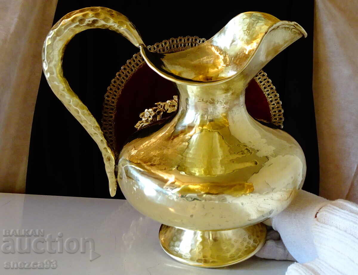 Аукцион Царска бронзова кана за вино 3 л.,позлата. Аукцион Царска бронзова кана за вино 3 л.,позлата.