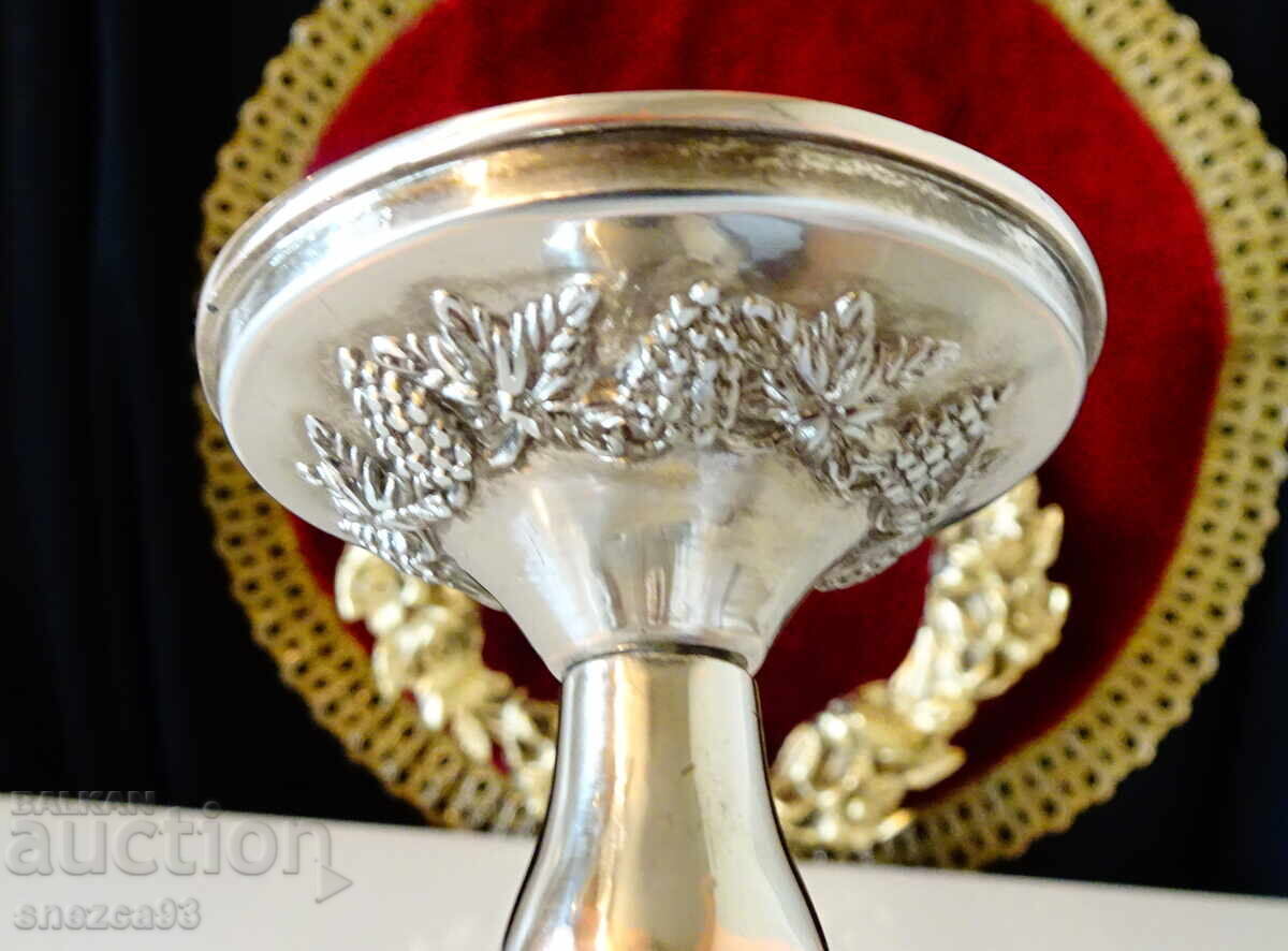 Аукцион Посребрен меден бокал,чаша за вино,лози,грозде. Аукцион Посребрен меден бокал,чаша за вино,лози,грозде.