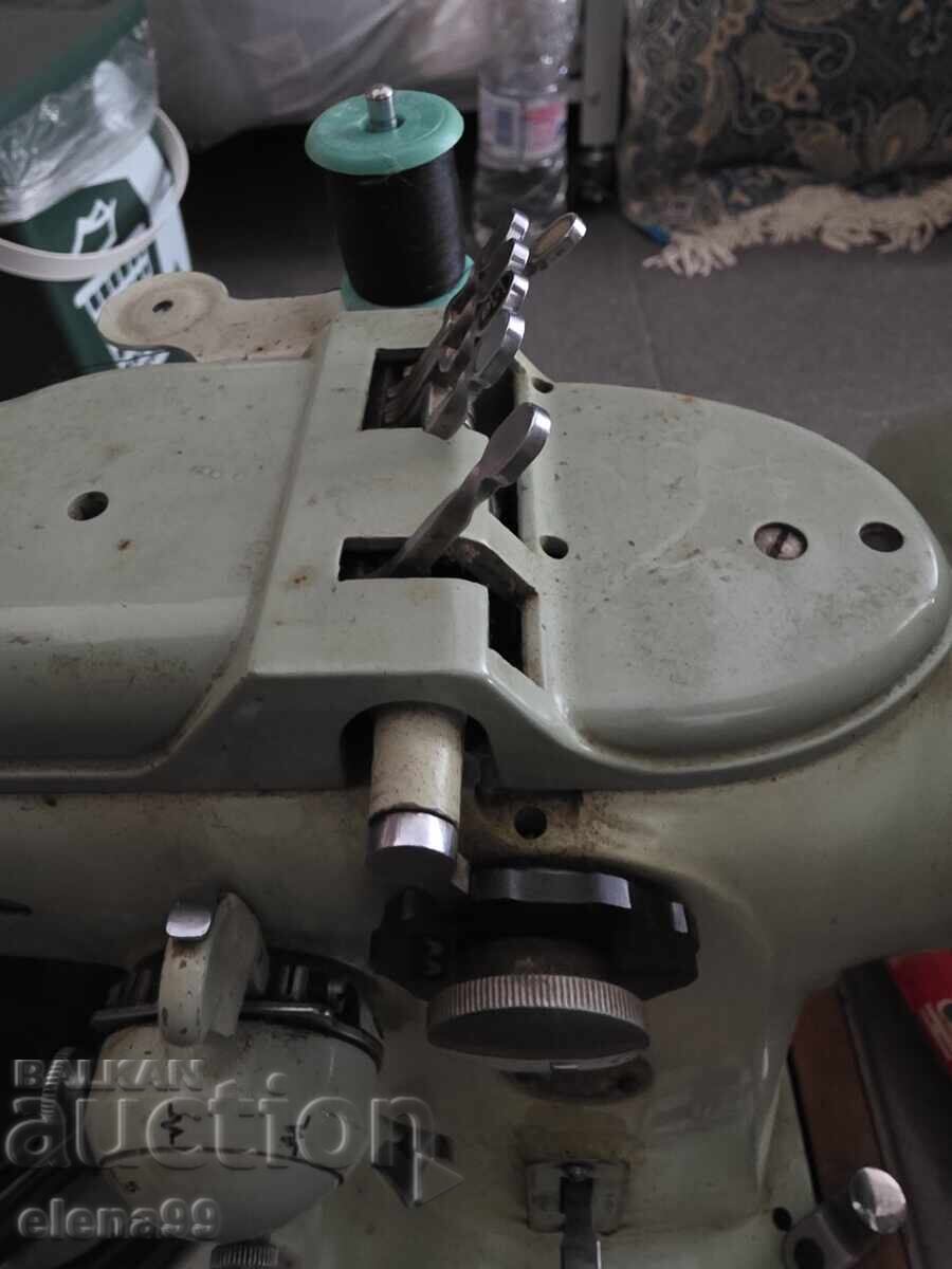 Mașină de cusut Singer 319 cu preț € 127.82 | 249.99 BGN Mașină de cusut Singer 319 cu preț € 127.82 | 249.99 BGN