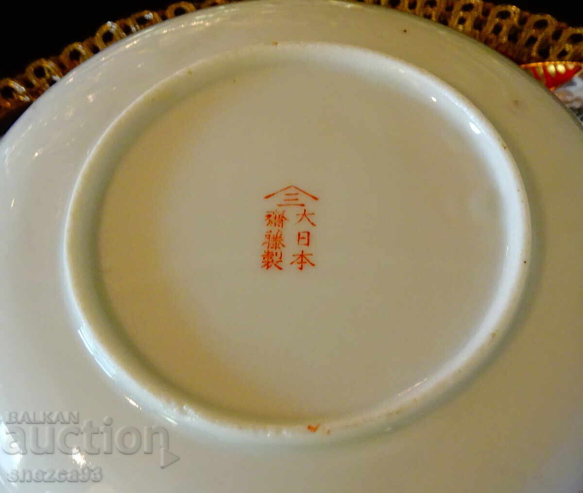 Японски порцеланови чинии 2 броя,злато. с цена € 4.60 | 9.00 лв.