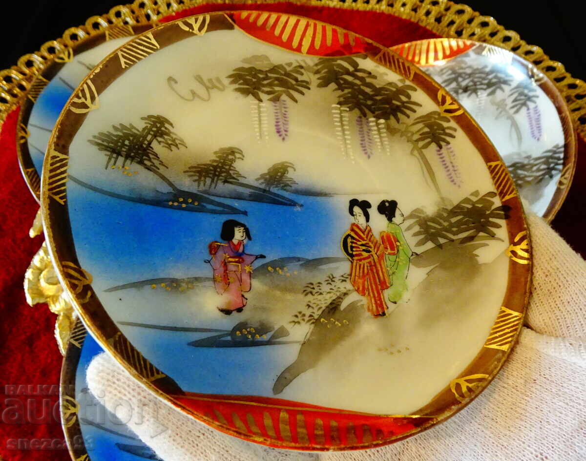 Японски порцеланови чинии 2 броя,злато.