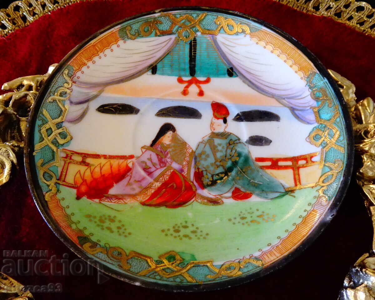 Chinese porcelain plate, gold Chinese porcelain plate, gold