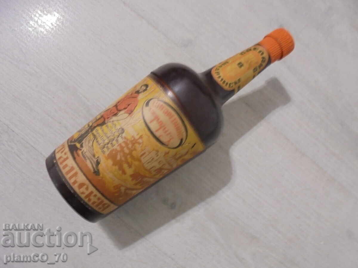 №*8409 Стар руски бакелитов цигаретник във форма на бутилка с цена € 23.01 | 45.00 лв.