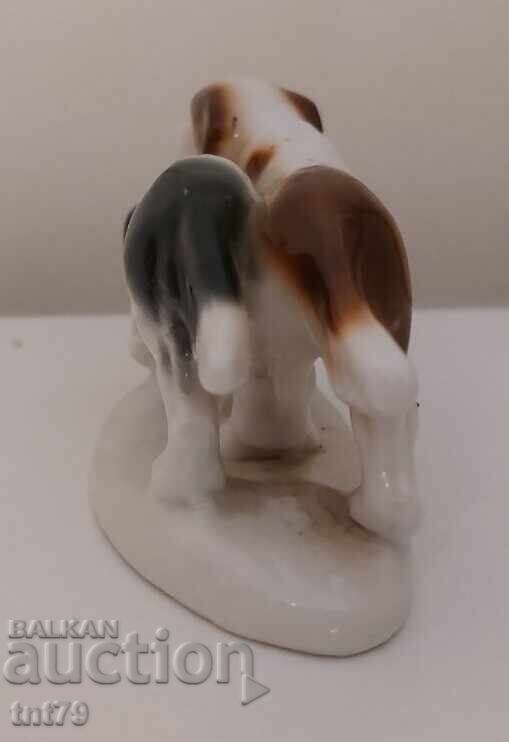 Доставка на Порцеланова фигура: кучета.