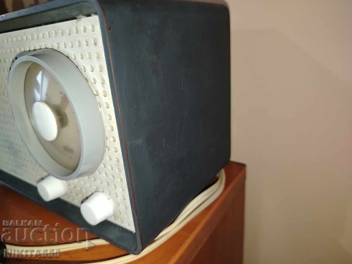 Малко бакелитено радио Braun Sk 25, Germany, 1961г. с цена € 510.78 | 999.00 лв. Малко бакелитено радио Braun Sk 25, Germany, 1961г. с цена € 510.78 | 999.00 лв.