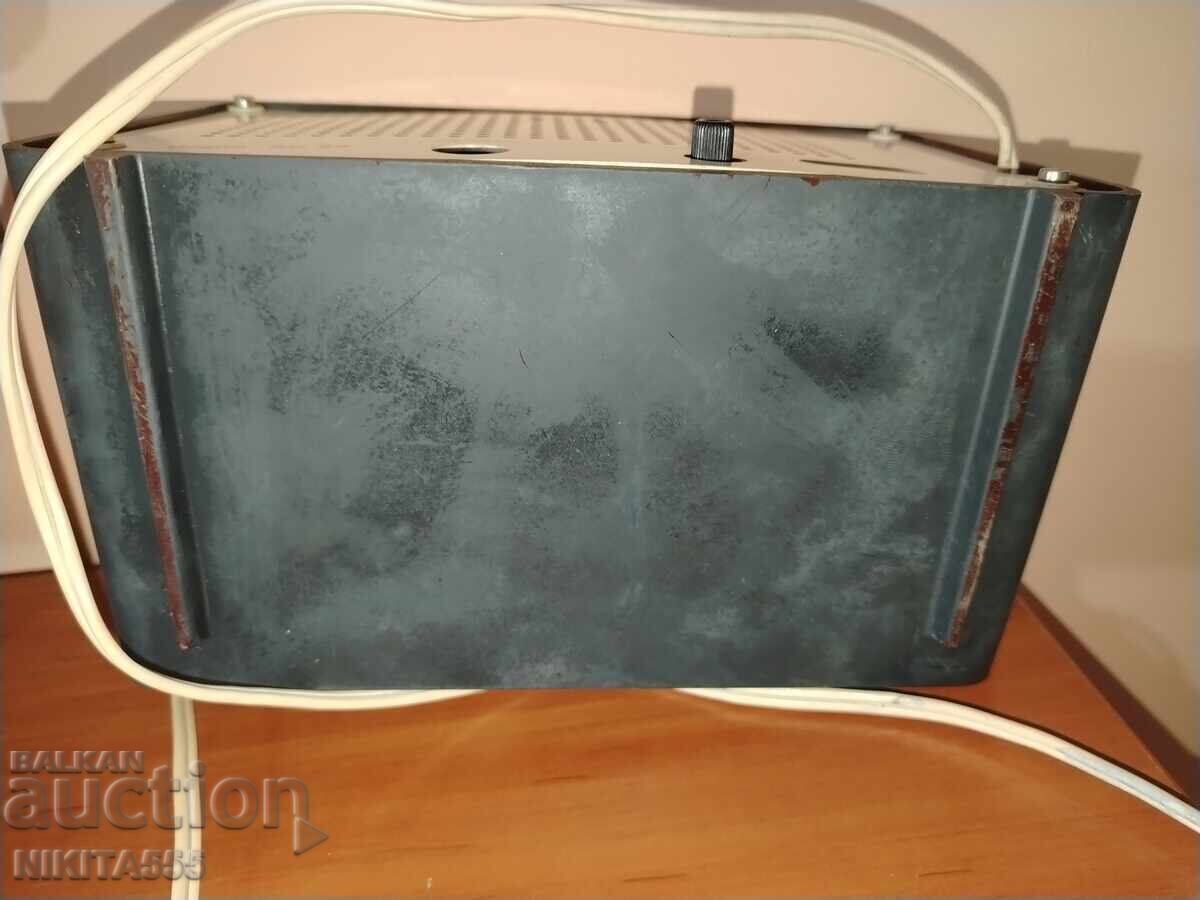 Доставка на Малко бакелитено радио Braun Sk 25, Germany, 1961г. Доставка на Малко бакелитено радио Braun Sk 25, Germany, 1961г.