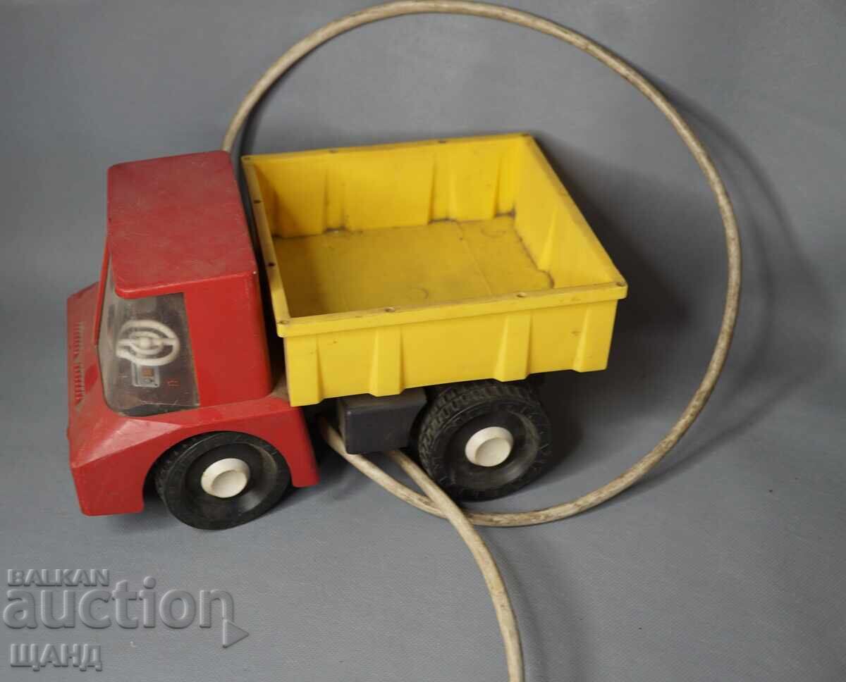Vechi model rusesc de camion de jucărie din plastic cu preț € 5.34 | 10.44 BGN