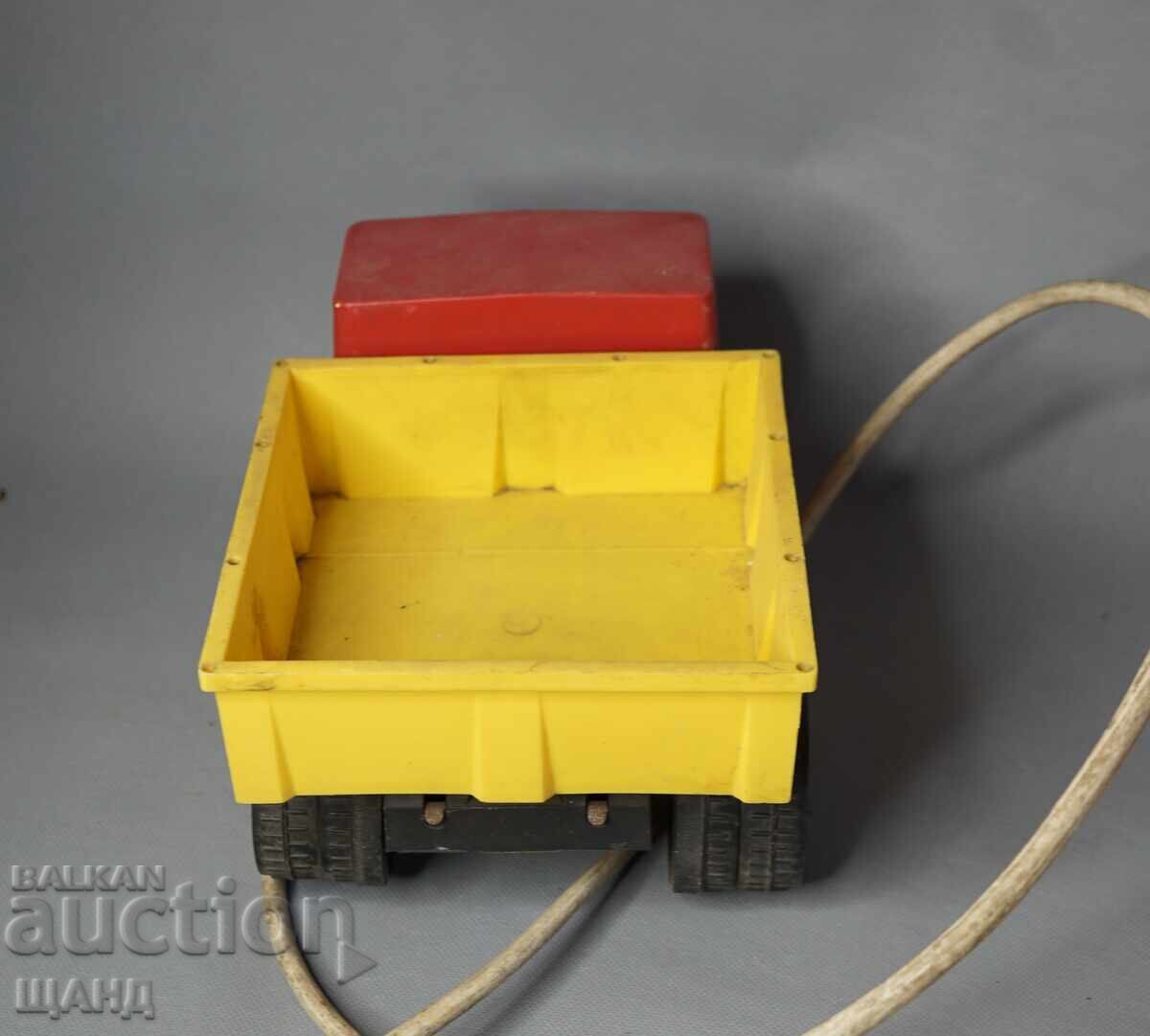 Licitație Vechi model rusesc de camion de jucărie din plastic