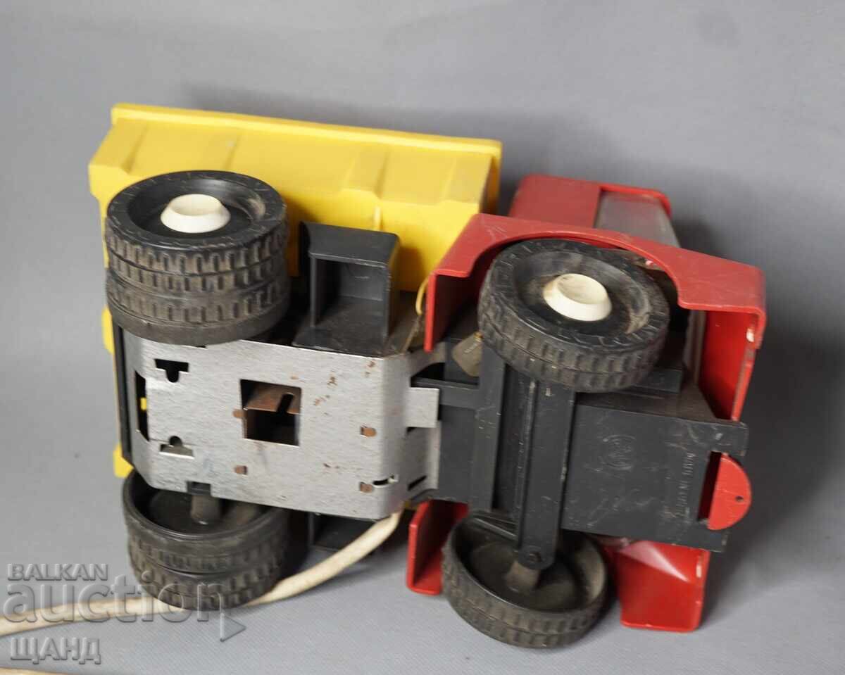 Vechi model rusesc de camion de jucărie din plastic - 5