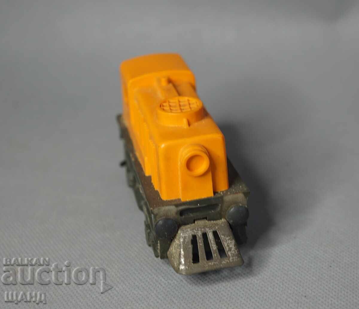 Παλιό πλαστικό μηχανικό παιχνίδι τρένο ατμομηχανή με τιμή € 5.29 | 10.35 BGN