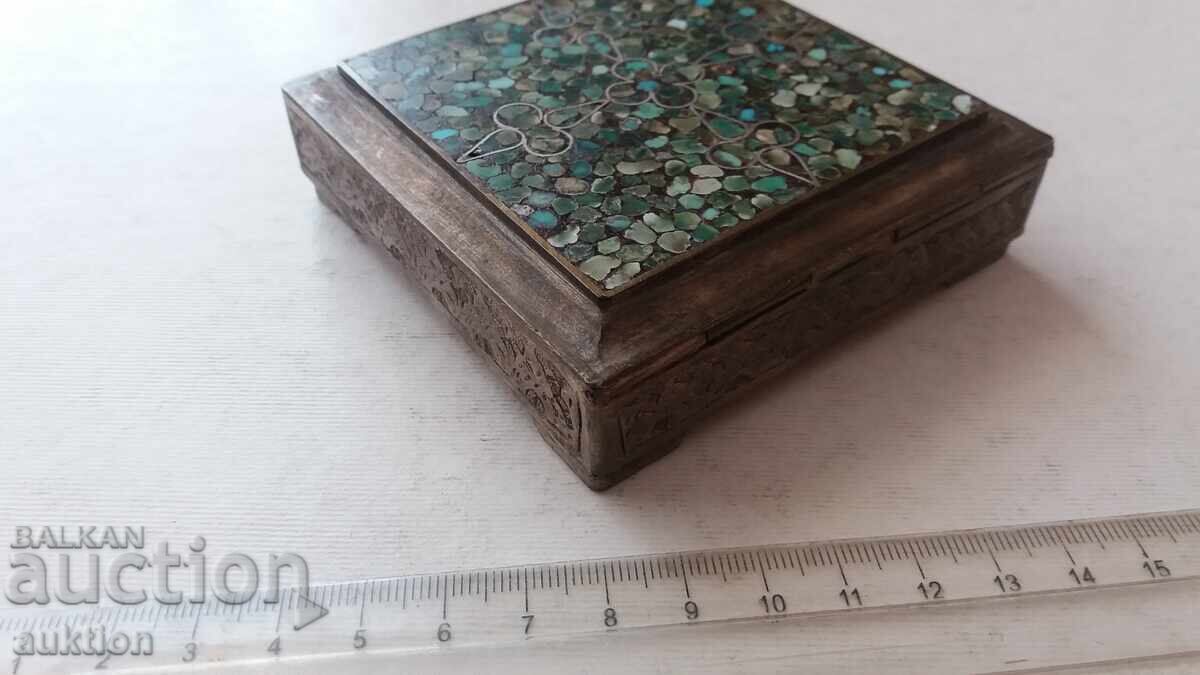 СТАРА МАСИВНА МЕТАЛНА КУТИЙКА ЗА БИЖУТА С КАМЪНИ - 7