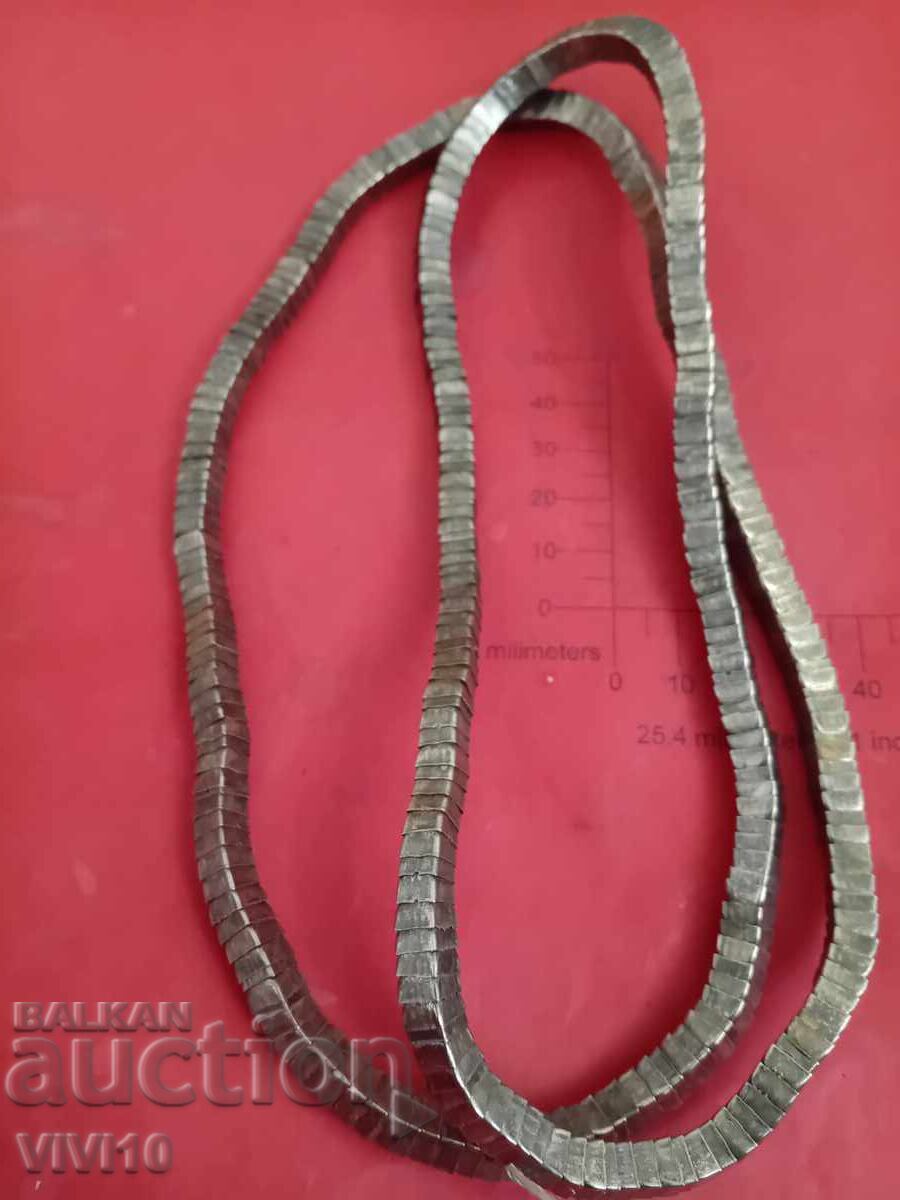 Colier vechi din metal