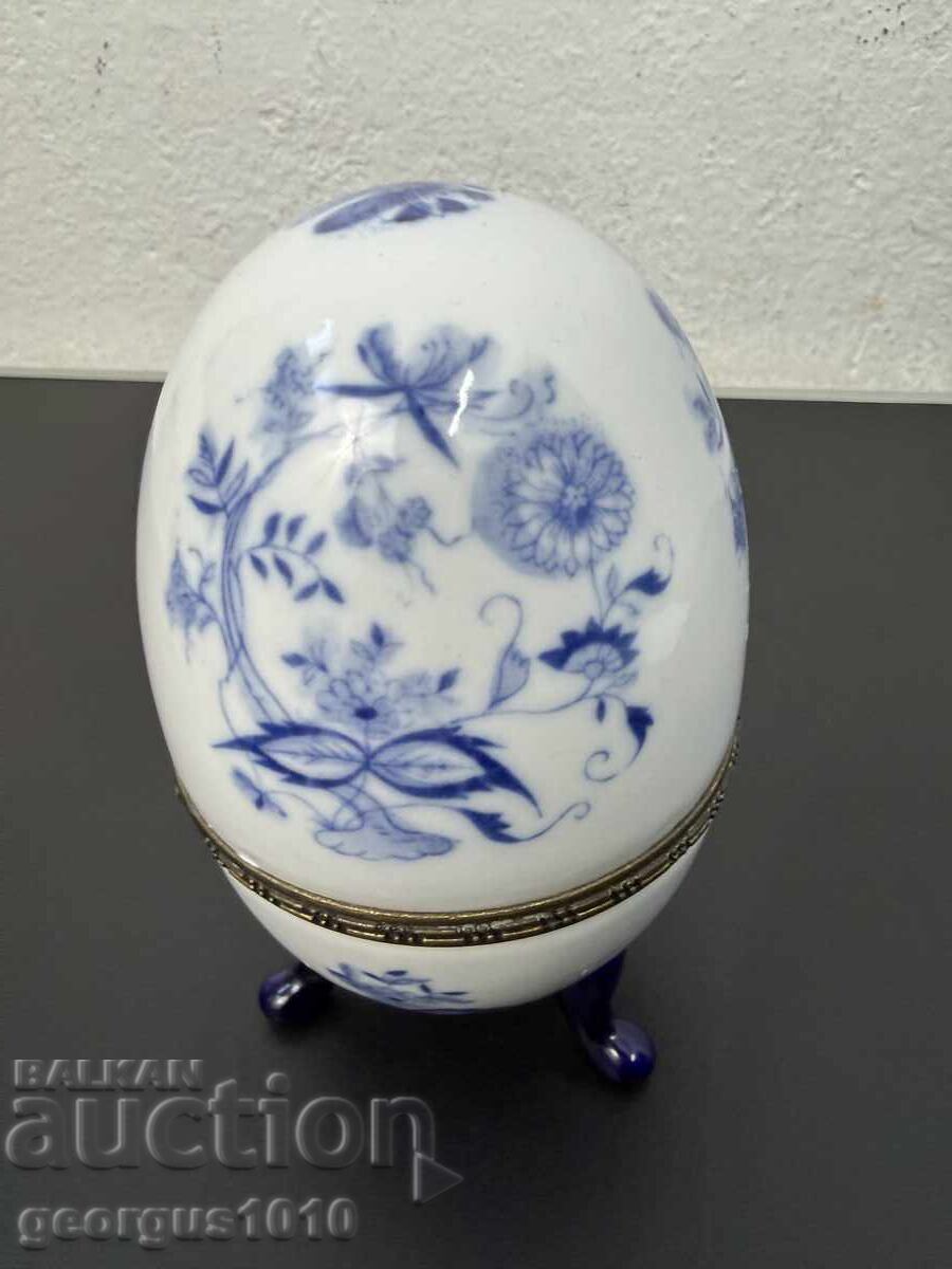 Ou de porțelan tip Meissen №7743 cu preț € 40.90 | 79.99 BGN