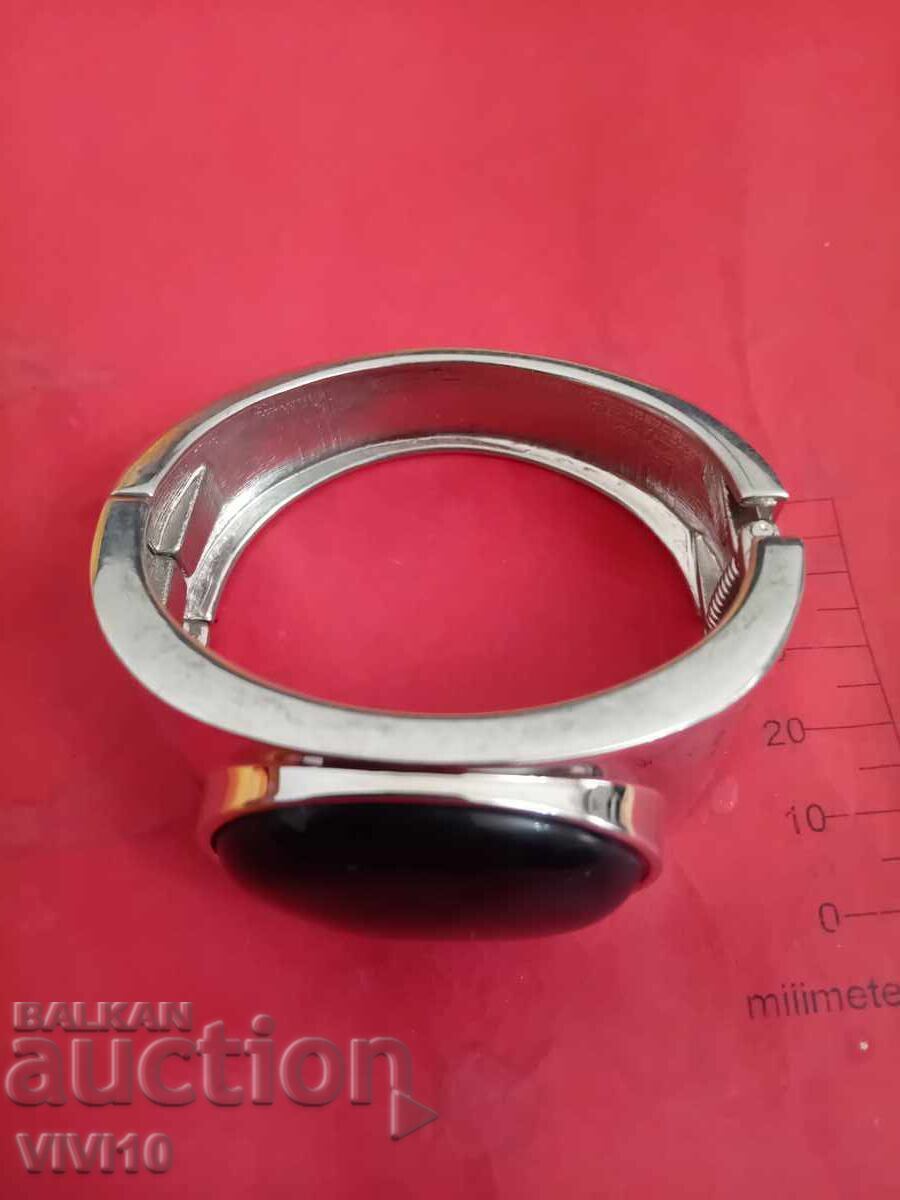 Brățară veche, metal și onix