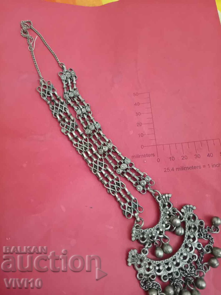 Colier vechi din metal cu preț € 35.79 | 70.00 BGN Colier vechi din metal cu preț € 35.79 | 70.00 BGN