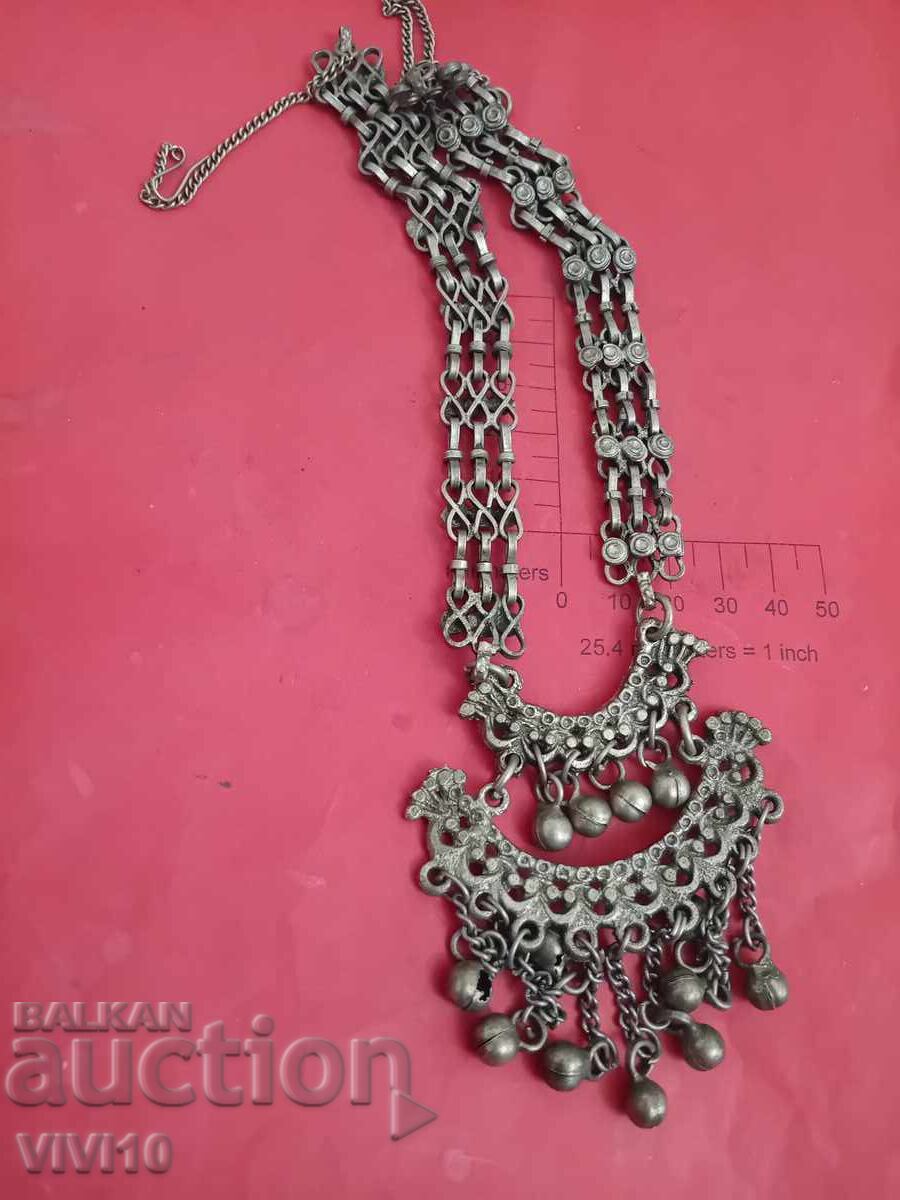 Colier vechi din metal Colier vechi din metal