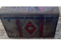 Αρχαίο σεντούκι (μπαούλο προίκας)