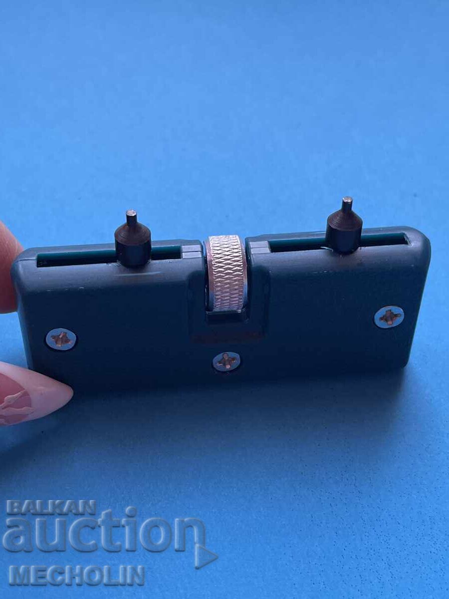 INSTRUMENT PENTRU DESCHIS CARCASE DE CEAS cu preț € 7.67 | 15.00 BGN