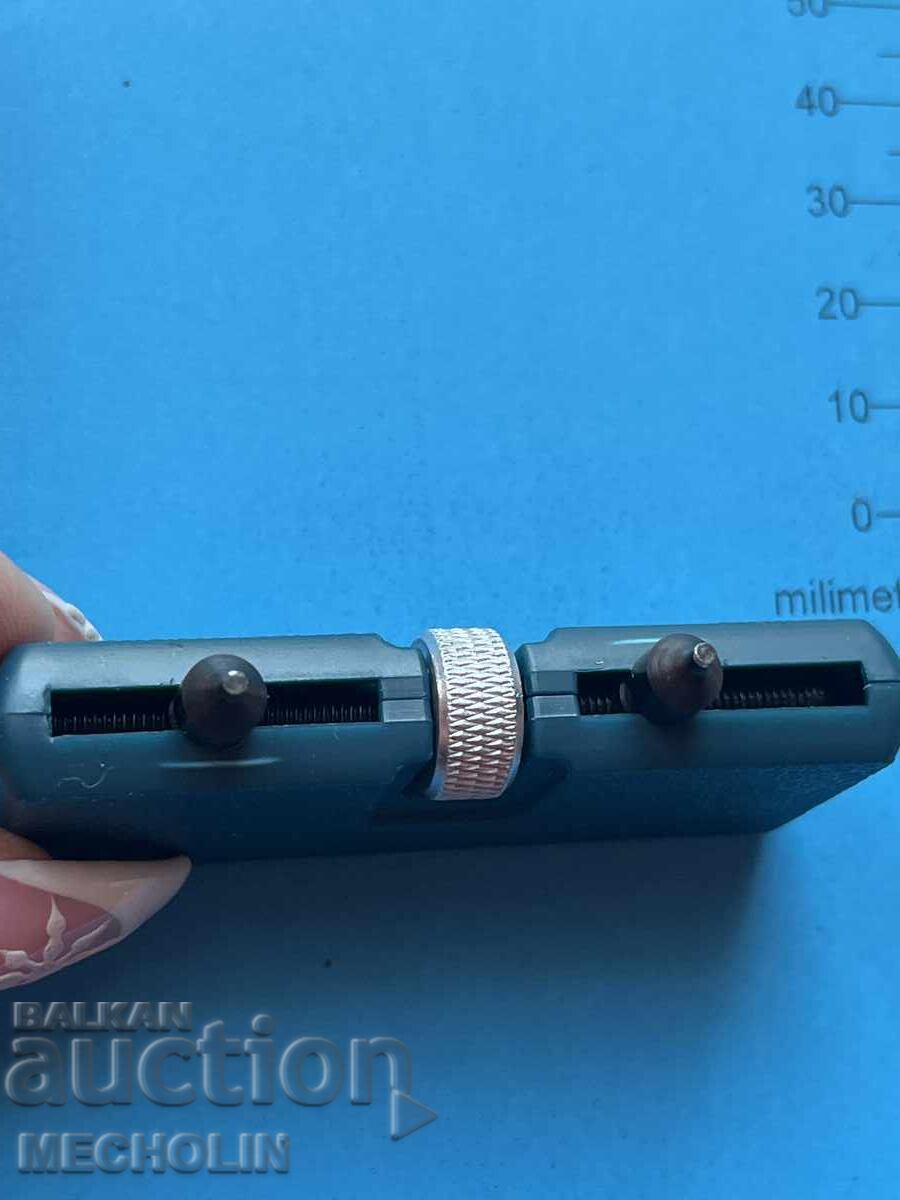 Livrarea INSTRUMENT PENTRU DESCHIS CARCASE DE CEAS