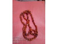 Colier vechi din chihlimbar