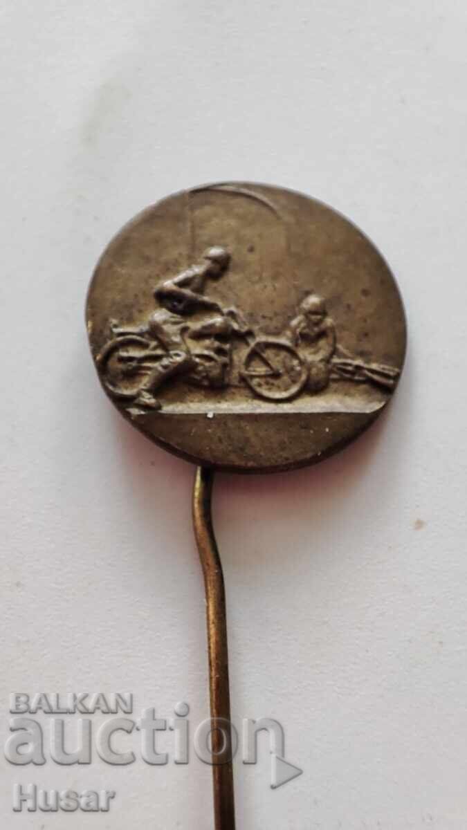 Военна ??, спортна?? значка около ПСВ с цена € 25.56 | 49.99 лв. Военна ??, спортна?? значка около ПСВ с цена € 25.56 | 49.99 лв.