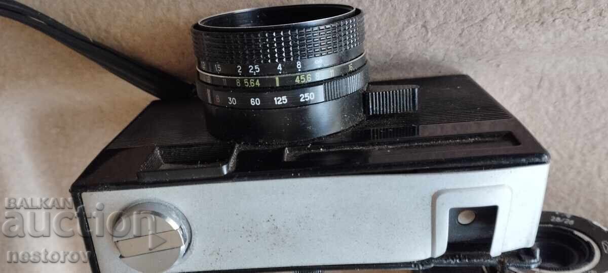 Livrarea DOUĂ APARATE FOTO CU FILM SOVIETICE Livrarea DOUĂ APARATE FOTO CU FILM SOVIETICE