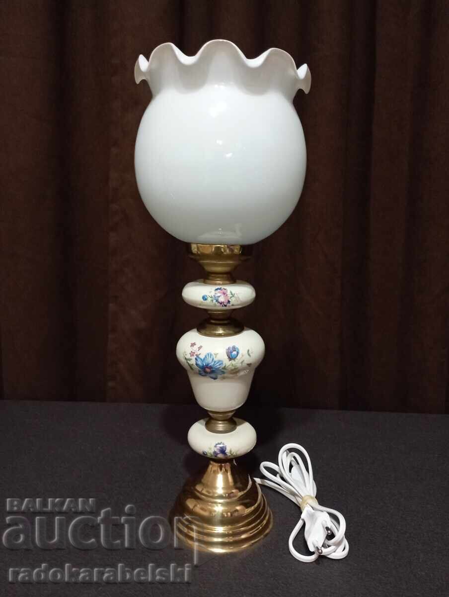 Set de două lămpi din porțelan cu abajururi din sticlă albă cu preț € 51.08 | 99.90 BGN