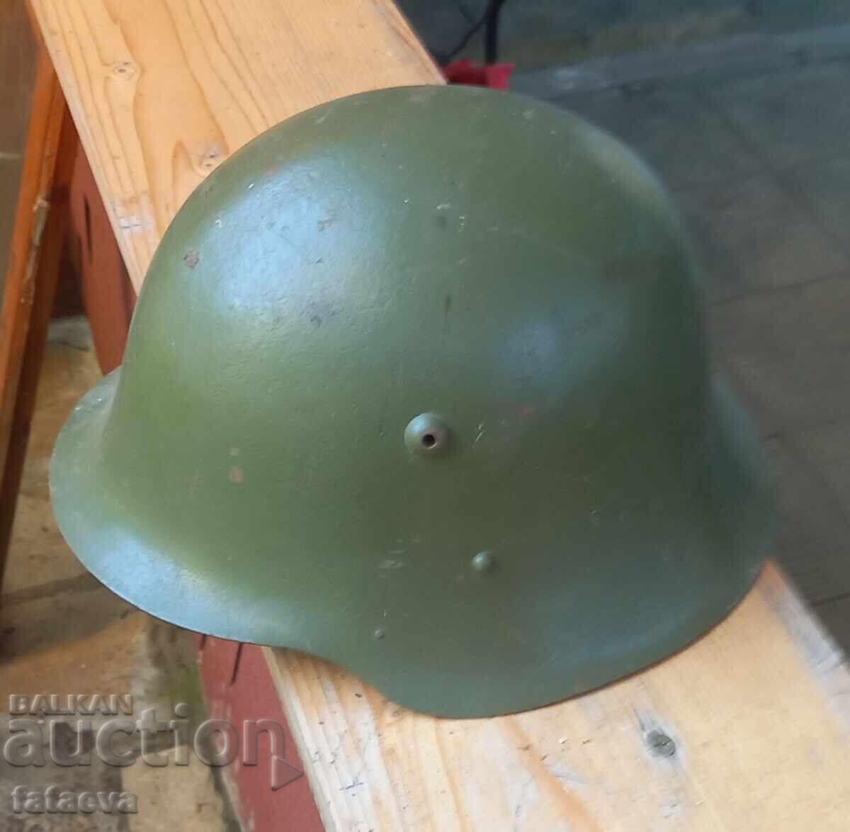 Παλιό στρατιωτικό κράνος, γερμανικού τύπου