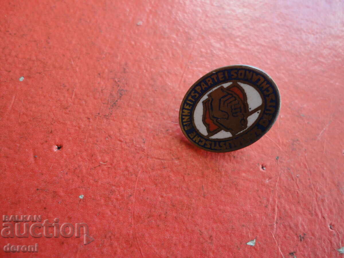 Старинна значка знак на винт бронз емайл 3 с цена € 5.11 | 9.99 лв.